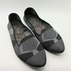 Skechers Cleo Black and Gray Geometric Chevron Patterned Stretch Fit Flats